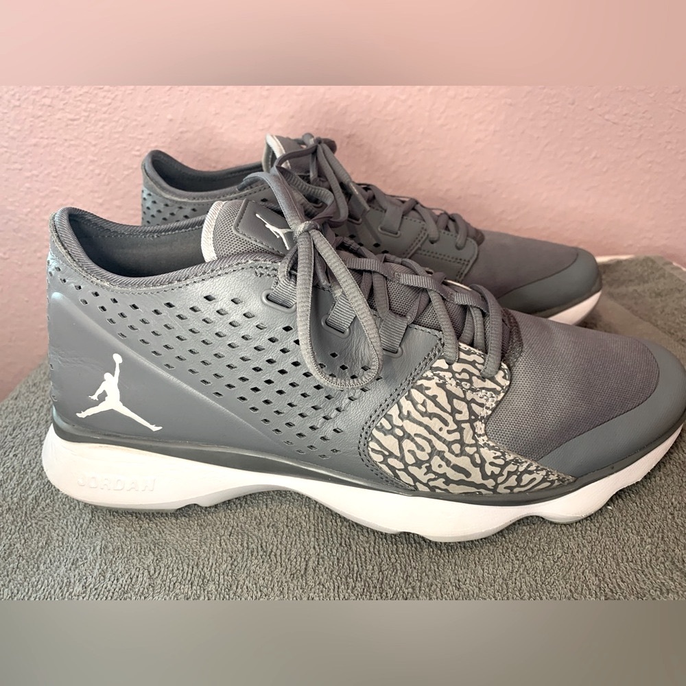NIKE AIR JORDAN MENS SNEAKERS SIZE 13
